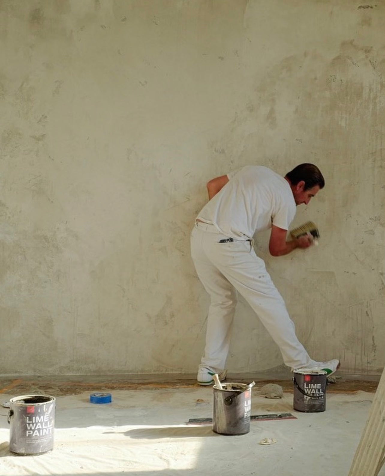 Jeremy Harnish using textured limewash paint showing technique